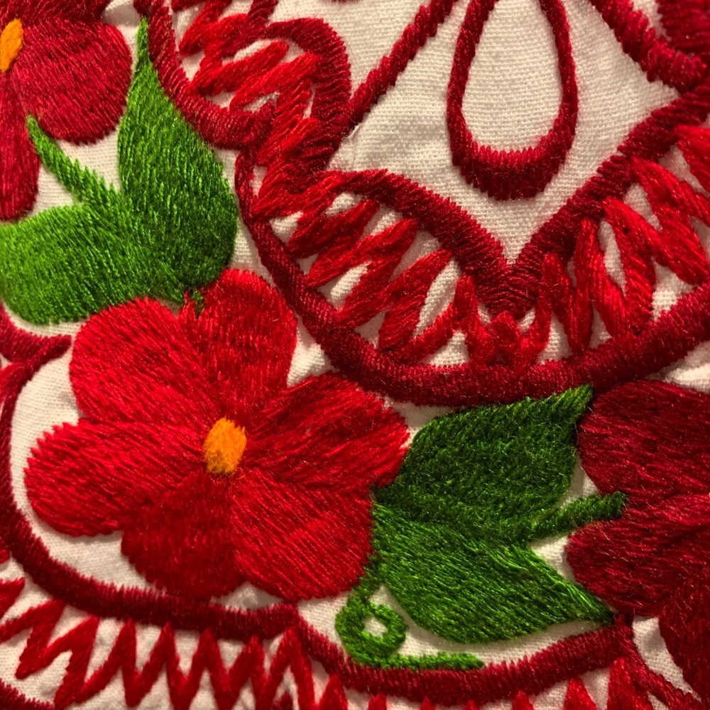 Mexican embroidery blouse - Picture 4 of 7